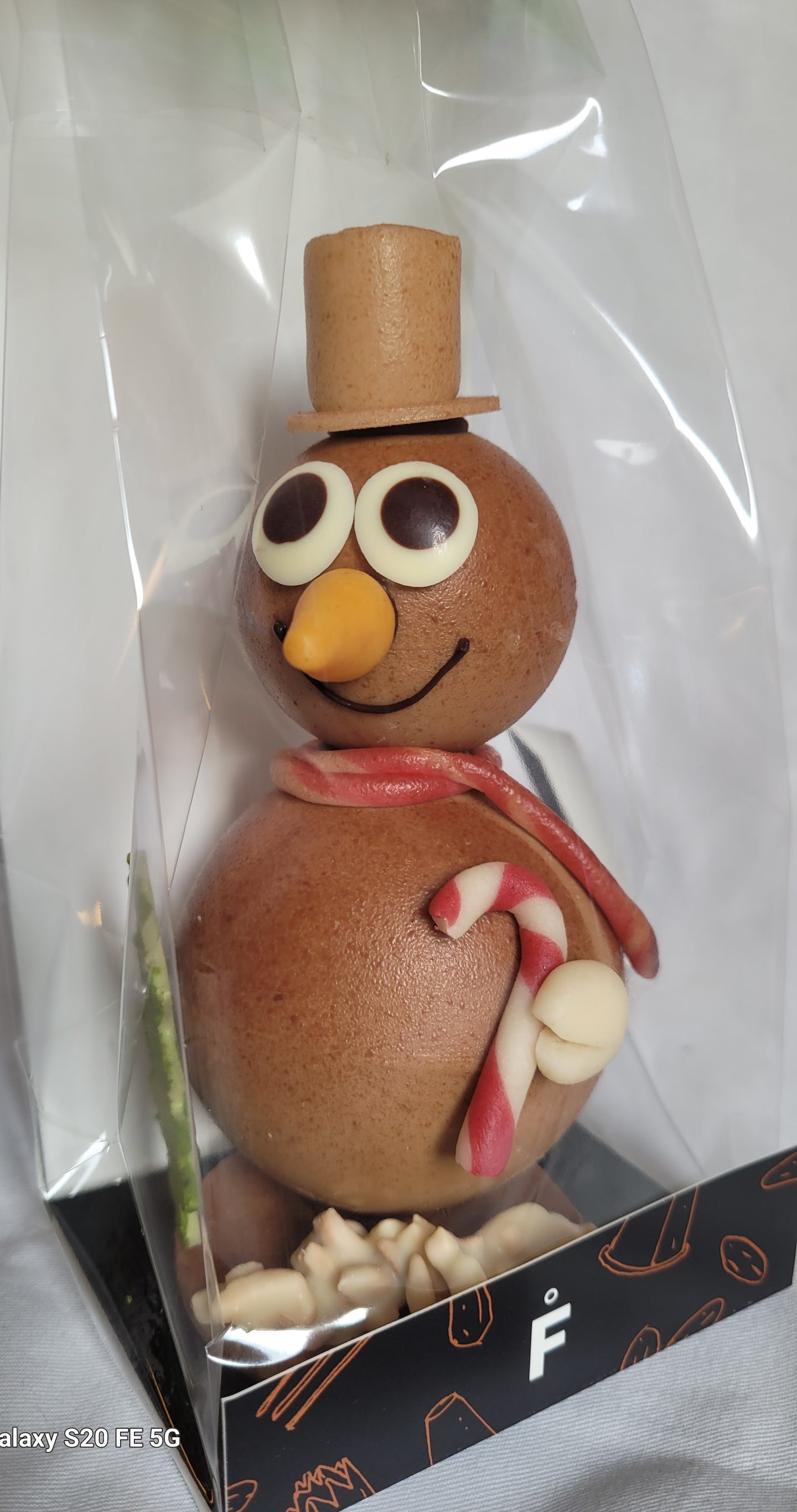Grand Bonhomme de neige au Chocolat blond, caramel